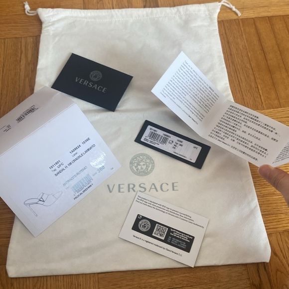 VERSACE NEW WITH TAG - Picture 10 of 13